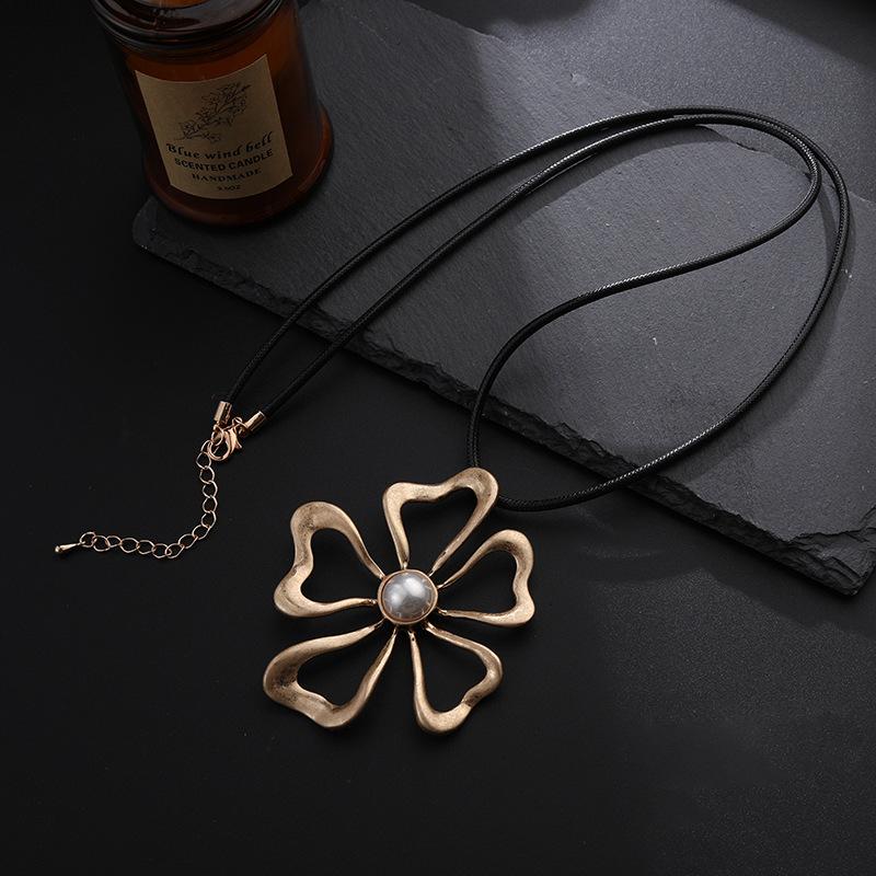 High-End Fashion Pendant, Long Women S Simple Flower Alloy Sweater Chain