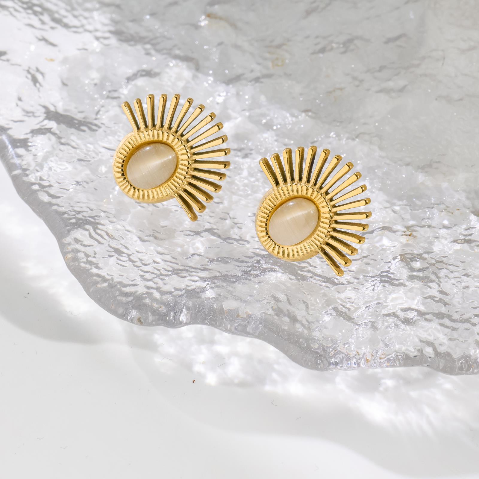 Personalized design Fan zircon stud earrings Fashion temperament Elegant titanium steel earrings Women do not fade Versatile