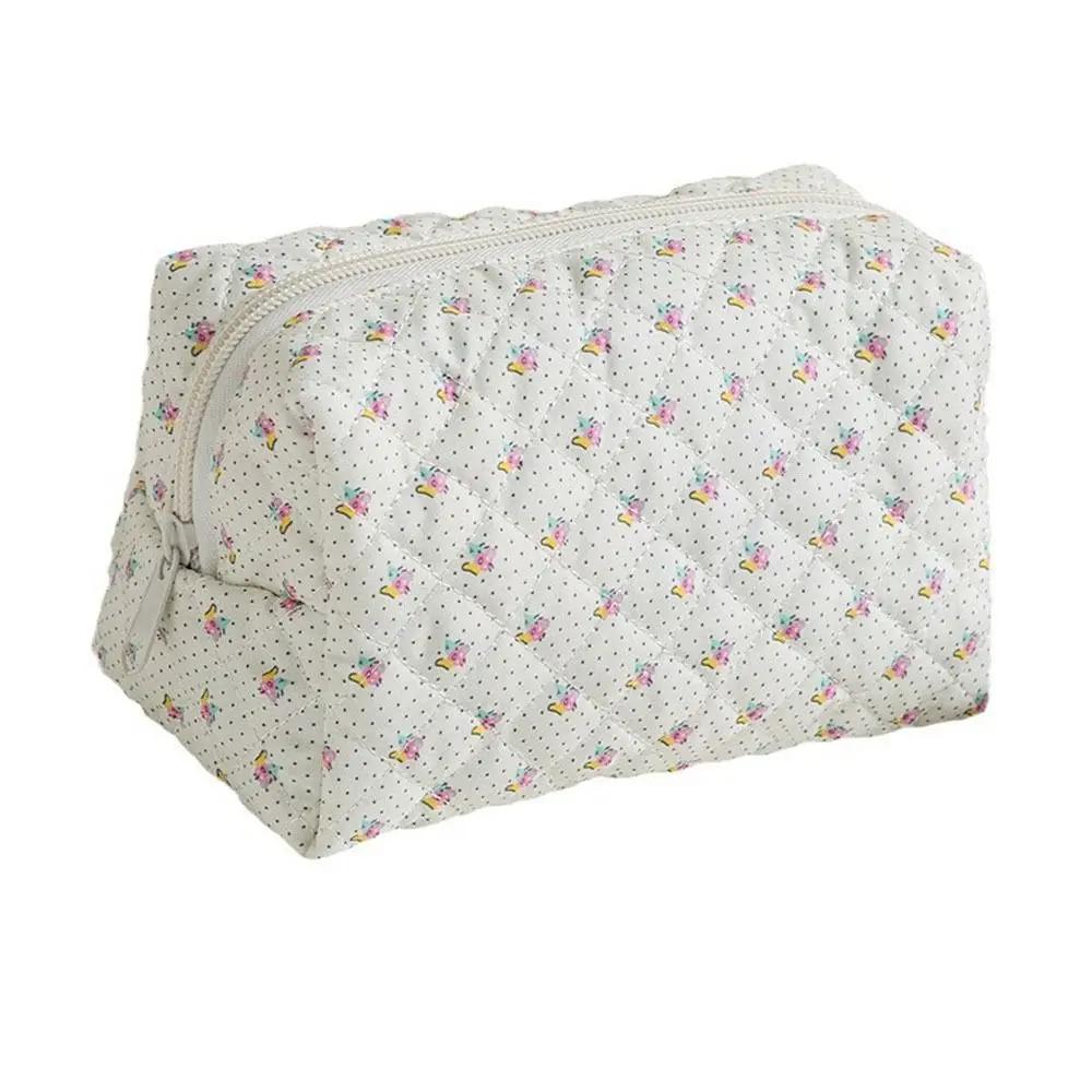 Cotton Quilted Makeup Bag Portable Checkered with Zipper Wash Bag Large Capacity Skincare Pouch Travel
