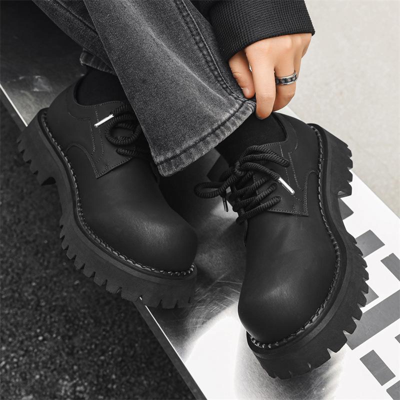 Pánské trendy boty na jaro 2024 v britském stylu, matné boty s nízkým svrškem zvyšující výšku