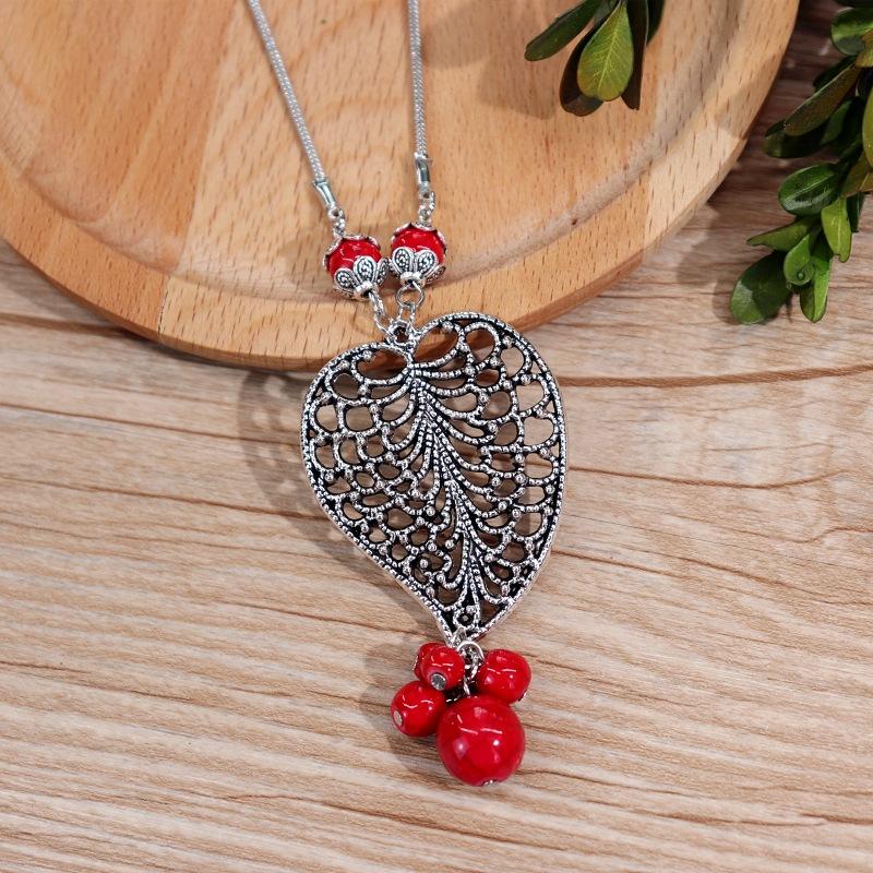 

Original retro ethnic turquoise necklace Bohemian women s short collarbone chain versatile simple holiday accessories