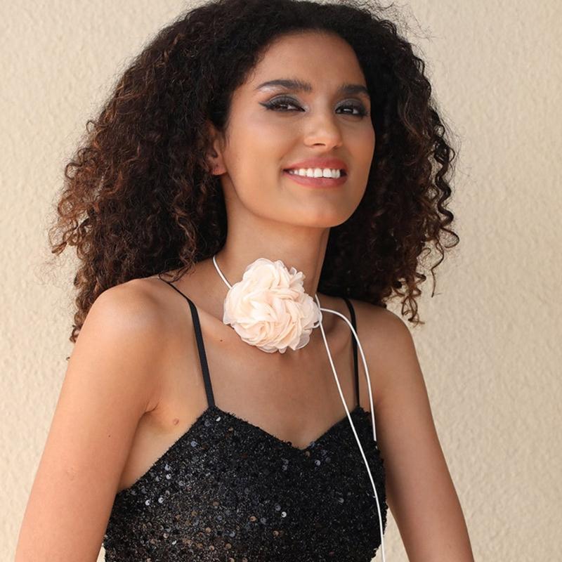 Fabric Flower Choker Necklace Handcrafted Blossom Tie Adjustable Simple Design Elegant Floral Collar Suitable for Party