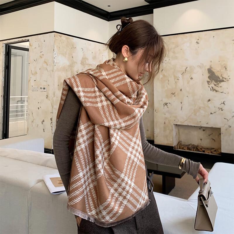 VICTORIA&VERA Large Plaid Fringed Shawl Scarf