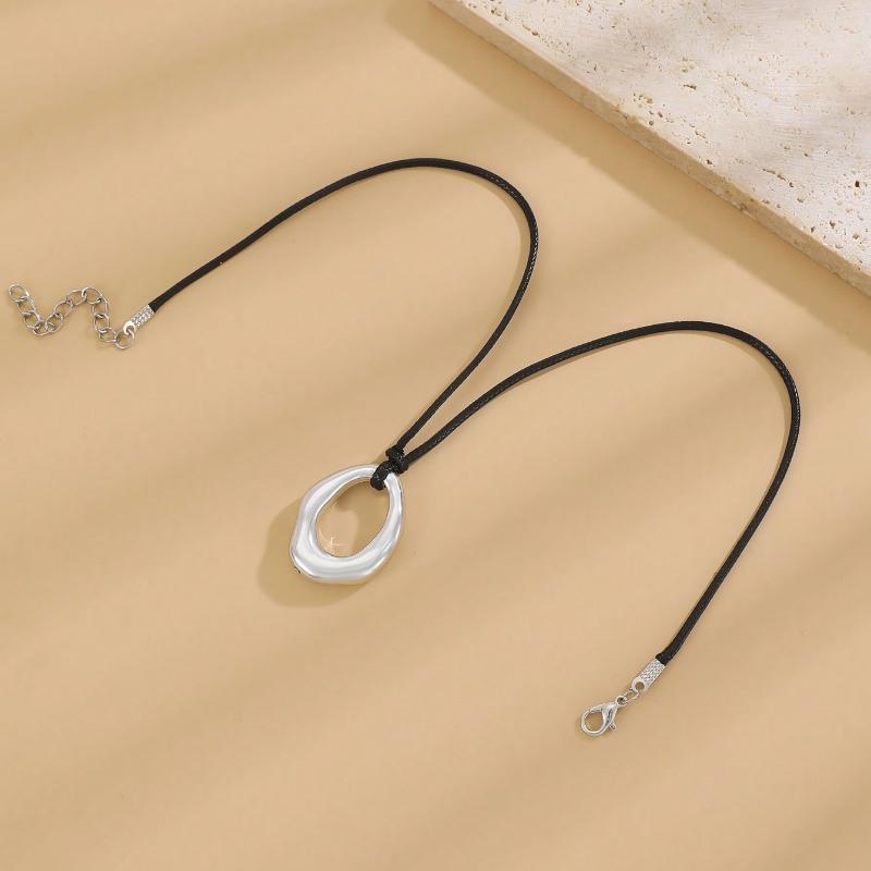 1 Stück Metallisch Ausgehöhlt Asymmetrisch Geometrisch Mehrere Elemente Herzförmiger Anhänger Kragen Halskette für Frauen Mode Lässig Straße Party Schmuck