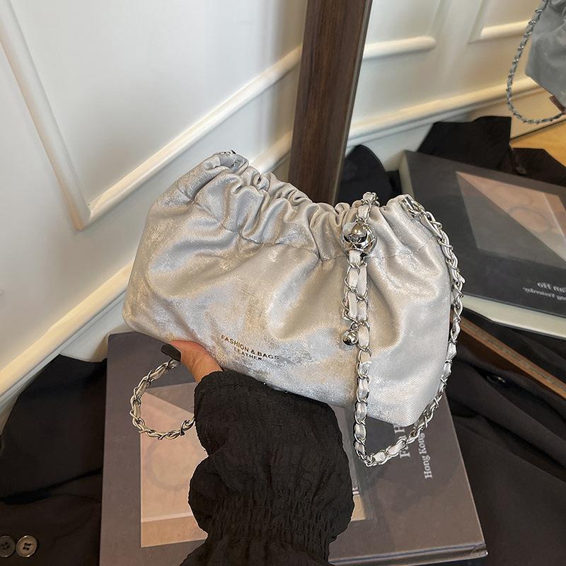 2025 New Pearl Handbag Bag Women's Fashion Pleated Cloud Bag Niche Chain Single Shoulder Crossbody Bucket Bag