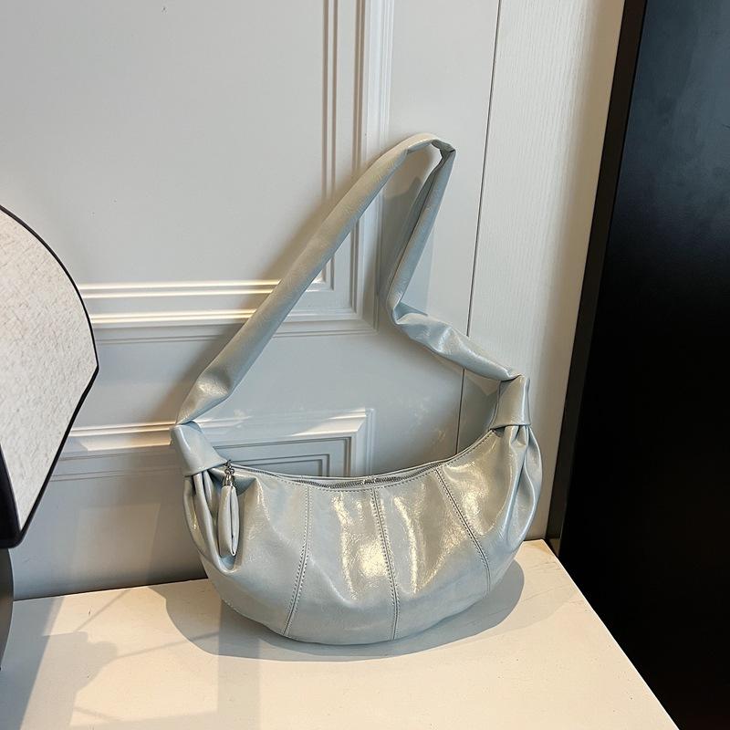 Large Capacity Bag Women's 2025 New Atmospheric Simple Versatile Messenger Bag Summer High-end Commuter Dumpling Bag