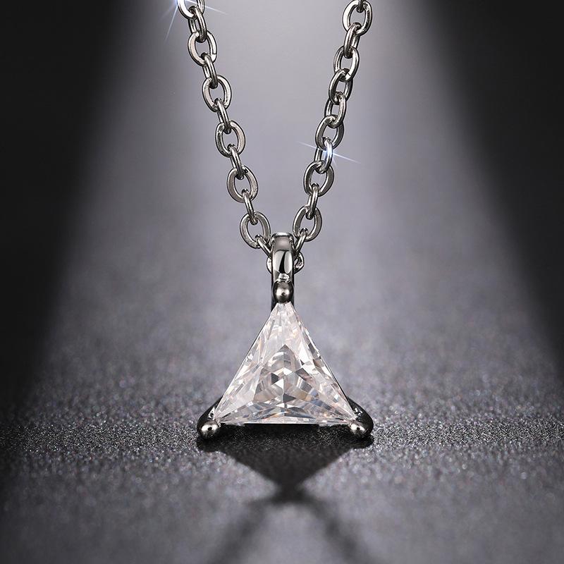 Ladies' Triangular Pendant Necklace with Triangular Synthetic Zircon Inlay, Elegant and Minimalist Collarbone Chain