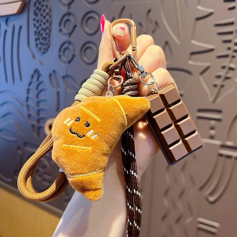 Creative Miu-Style Lye Bread Keychain: Cute Handcrafted Couple Pendant, Small Gift