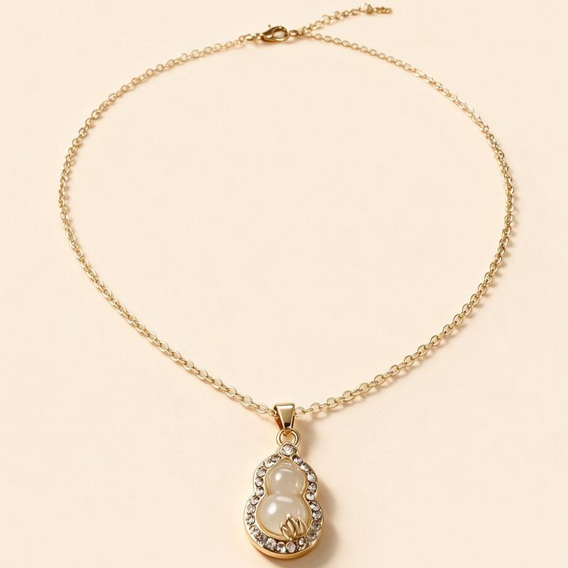 "Golden Branches Jade Leaves" Elegant Chinese-Style Gourd Necklace for Women - Luxurious & Versatile Clavicle Chain