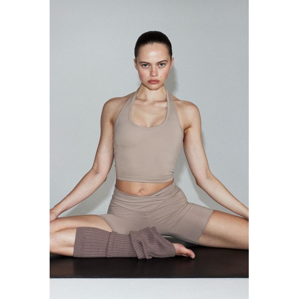 

Спортивный топ с воротником-халтером HM DryMove светло-бежевый