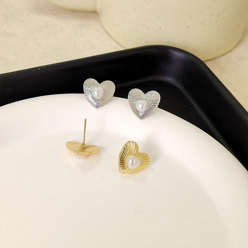 High-End French Minimalist Pearl Heart Stud Earrings