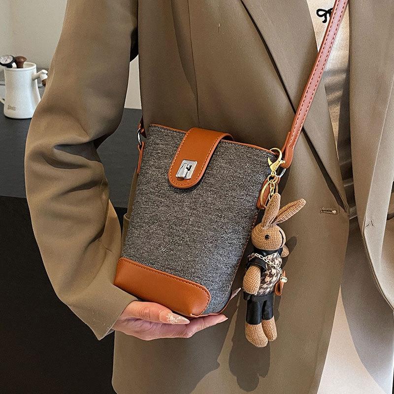 This year's popular niche design contrasting color temperament bucket bag women's casual versatile fashion commuter style messenger bag