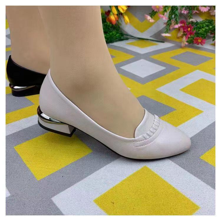 Frühlings- und Herbst-Damenschuhe neue trendige Einzelschuhe mittlerer Absatz quadratischer Absatz runde Spitze flacher Ausschnitt lässige vielseitige Berufsschuhe niedrig geschnitten weich