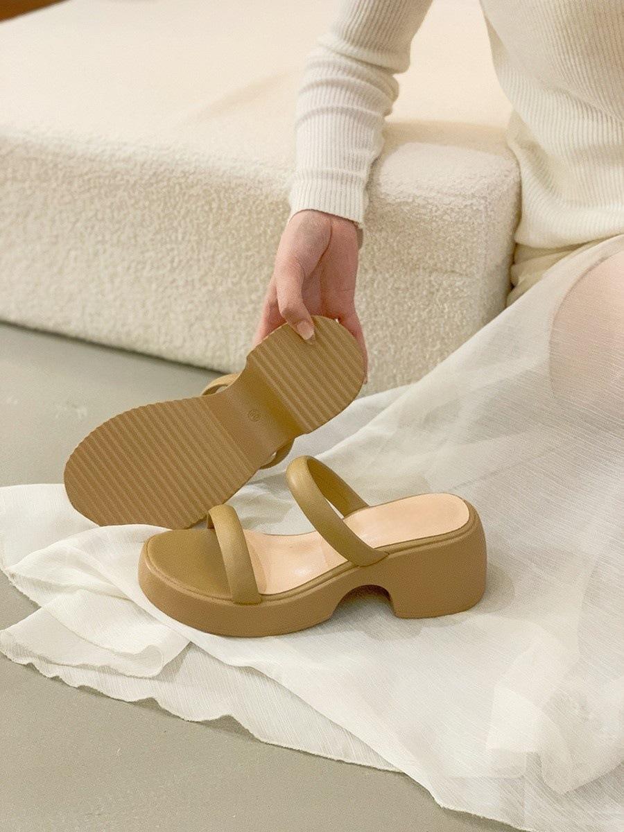 

Silver thick bottom heightening slippers women s summer wear with skirt Internet celebrity casual open-toed beach small sandals 35