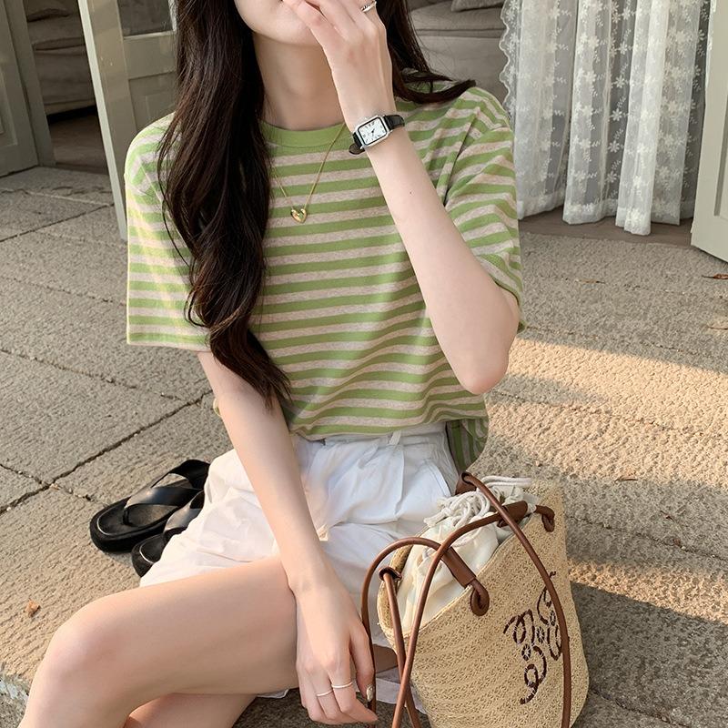 Roze en beige gestreept T-shirt voor dames - Casual top met korte mouwen en ronde hals