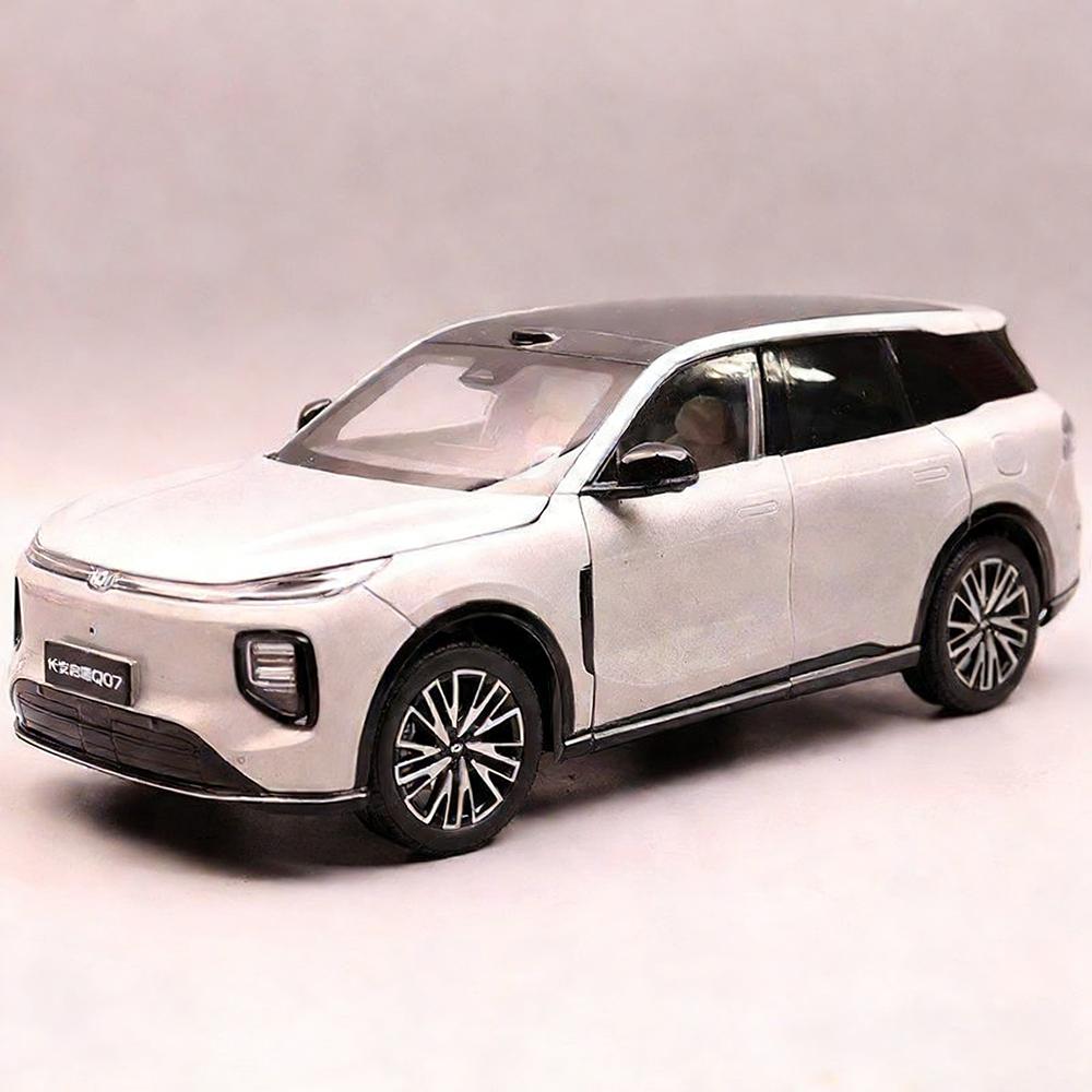 

Die-cast 1:18 Scale Changan Qiyuan Q07 Simulation Alloy Static Car Model Toy Birthday Gift Collection Souvenir Ornament