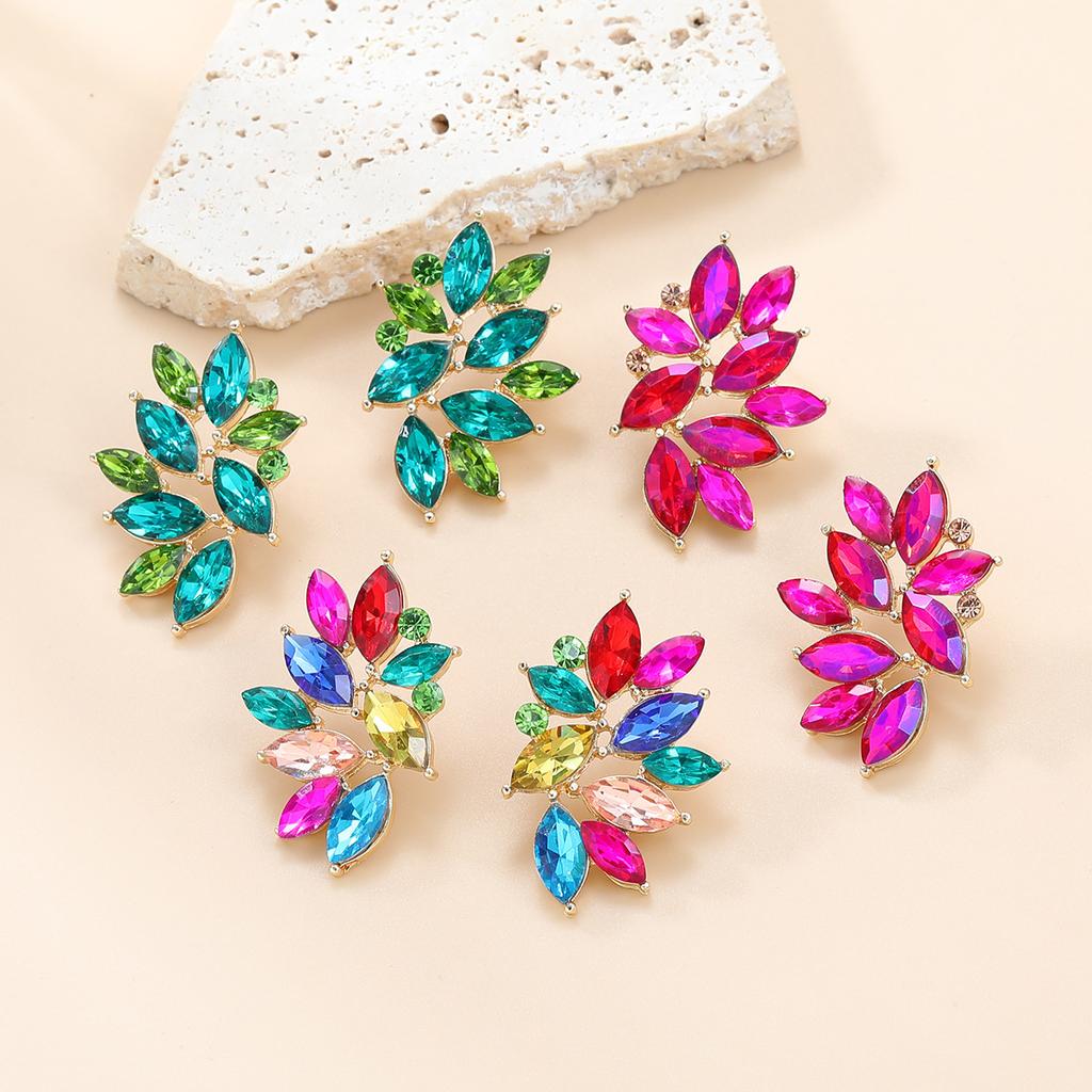 Modische Strassblumen-Steckohrringe für Damen Neues Klassisches Retro-Design Zirkon Party-Accessoires