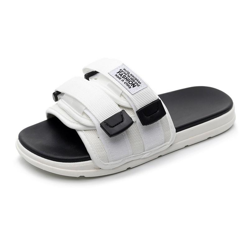 Mode Trendiga och Moderiktiga Sandaler och Tofflor 2024 Sommar Nya Dagligen Ytterkläder Tofflor Par Mångsidiga Klassiska Vardagstofflor