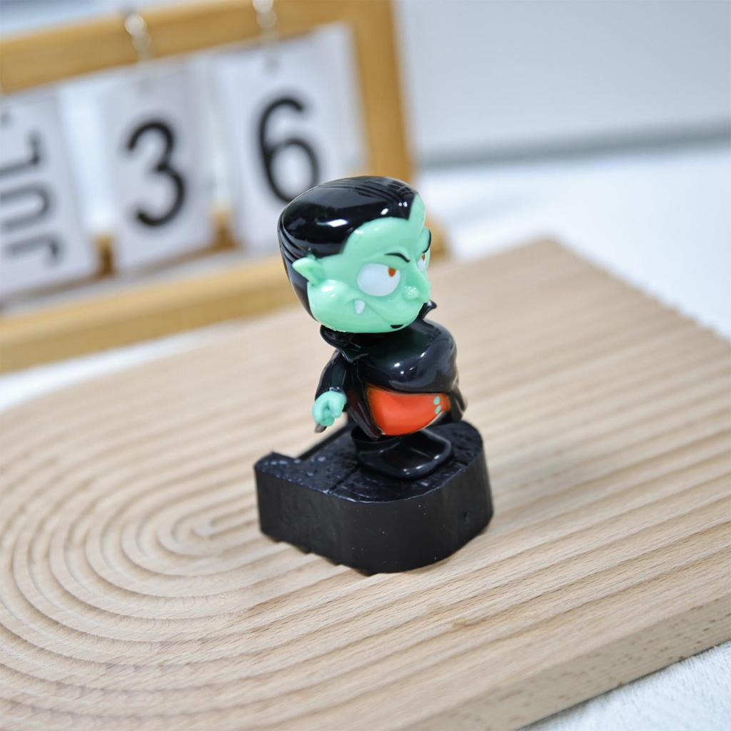 Car Bobble Dashboard Halloween Solar-Powered Vampire Shaking Head Doll Decorative Interior Accessories For Men Women Driver