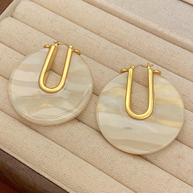 Exaggerated Retro Hong Kong Style Round Ear Cuffs: Unique and High-End Design