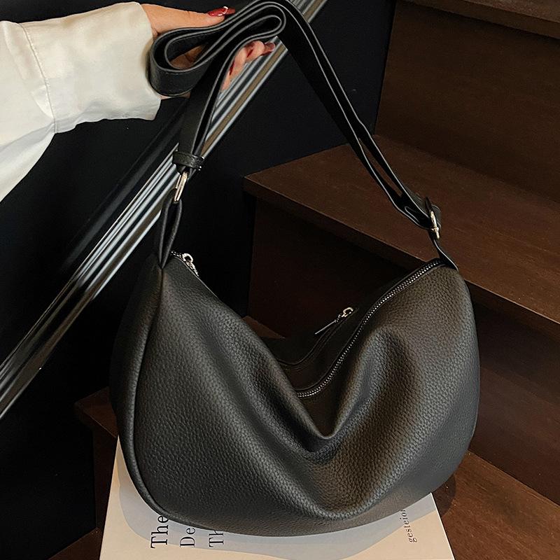 This Year's Popular Niche Design Shoulder Bag Women's 2025 New Fashion High-end Texture Messenger Versatile Dumpling Bag