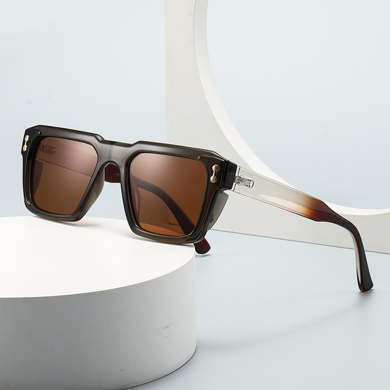 New Vintage High Quality Gradient Women Trending Black Sun Glasses Ins Popular Fashion Square Rivets Men Sunglasses UV400