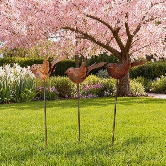 Accenti Bizzarri per il Giardino 3 Pezzi Palo a Terra con Uccelli in Metallo Arrugginito, Scultura di Uccelli Carini, Arte Decorativa Animali per Palo da Giardino Decorazione Esterna, Regali Amici