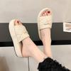 2024 neue Scheiße-treten Hausschuhe Damen Sommer Senior Design weiche Sohle rutschfest dicke Sohle Strand coole Hausschuhe