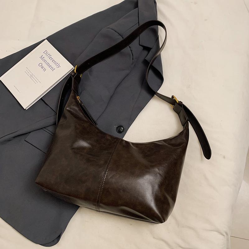 Retro bag women's large-capacity new versatile casual niche shoulder messenger bag commuter dumpling bag