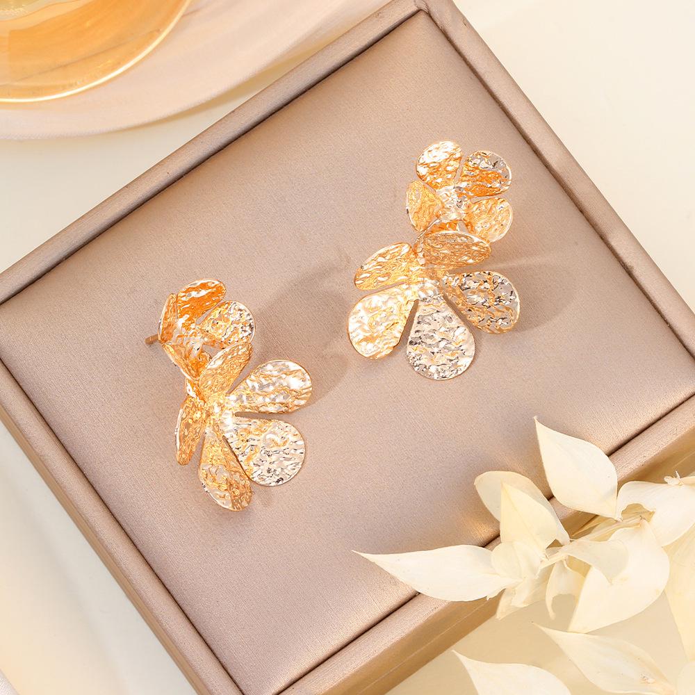 European & American Retro Flower Earrings: Double Layer, 3D Petal Design with Metallic Texture for Women