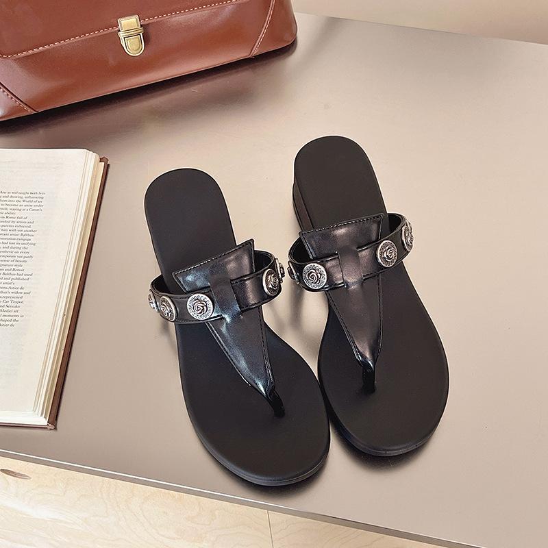 Tofflor dam ytterkläder 2025 vår och sommar nya fashionabla mångsidiga coola tofflor integrerade två sätt att bära halkfria fuktabsorberande tofflor