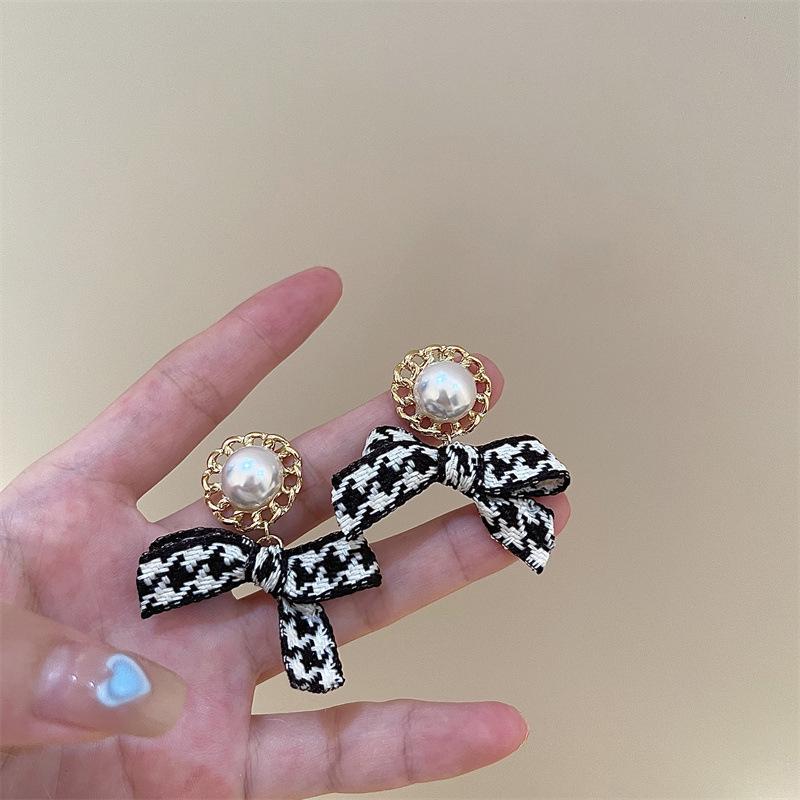Elegant Retro Houndstooth Black & White Bow Stud Earrings Electroplated