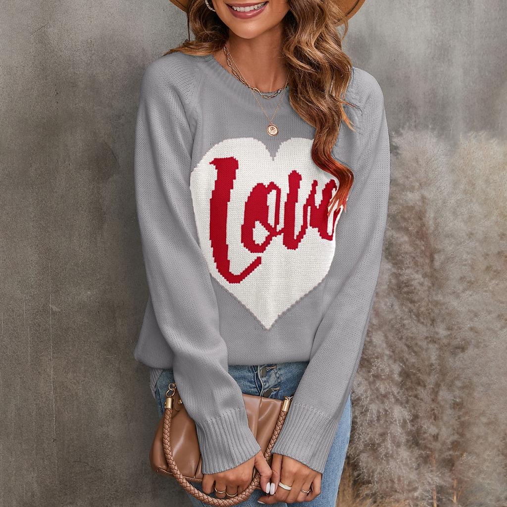 Dámský svetr s dlouhým rukávem a kulatým výstřihem s milostným dopisem