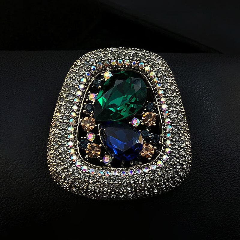 

Luxury Retro Rhinestone Brooch - High-End Exaggerated Design for Women s Suits