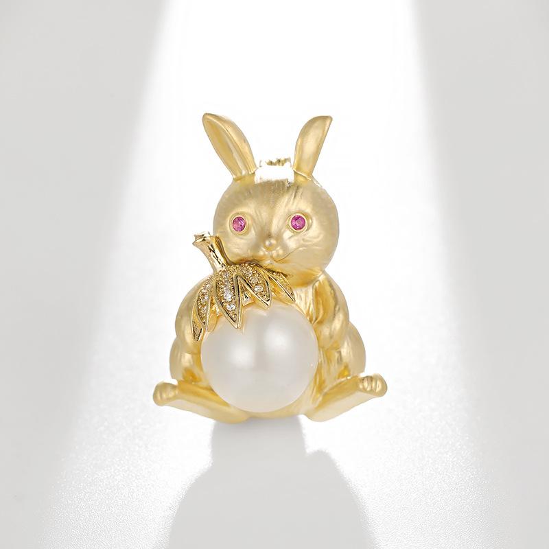 Bo Xin Yun Matte Gold Pearl Rabbit Brooch - Japanese Cute Animal Lapel Pin