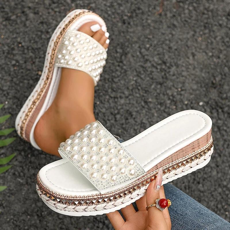 Shiny Crystal Pearl Platform Slippers Women Fashion Rivet Decor Wedge Sandals Woman Summer 2025 Non Slip Thick Sole Beach Slides