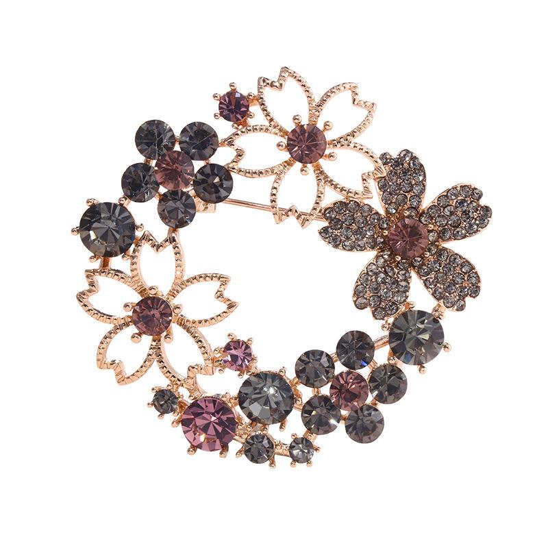 SKEDS Creative Luxury Crystal Flower Brooch Jewelry For Women Elegant Rhinestone Exquisite Corsage Badges Classic Brooches Pins