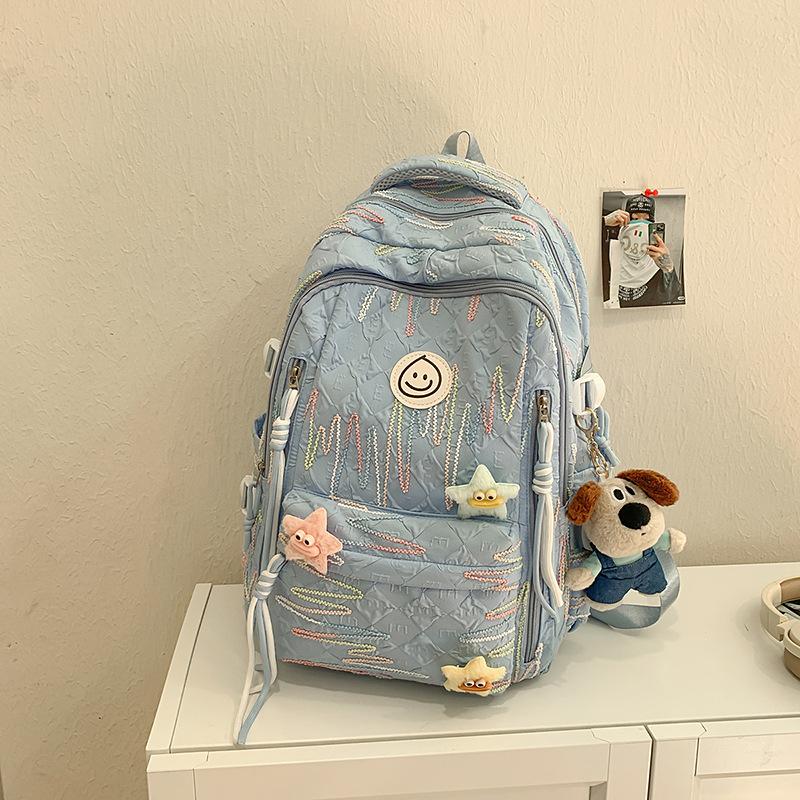 Minority Junior High School Girls Have A High Sense of Design  High School Students  Female College Students and Children's Backpacks.