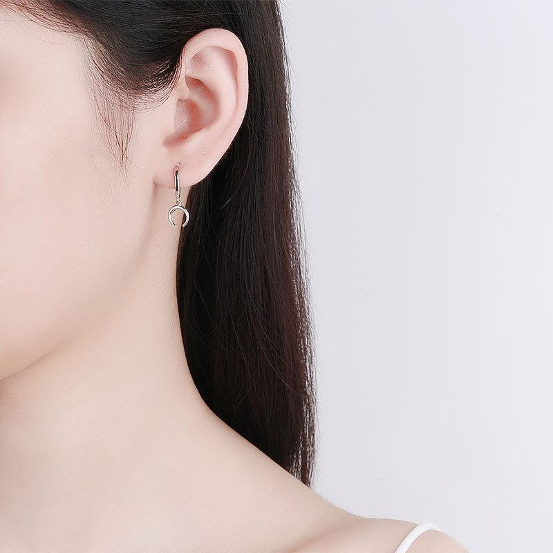 Minimalistische Sichelmond-Creolen für Damen Eleganter Leichter Luxus Einfache Zierliche Ohrmanschette Schmuck