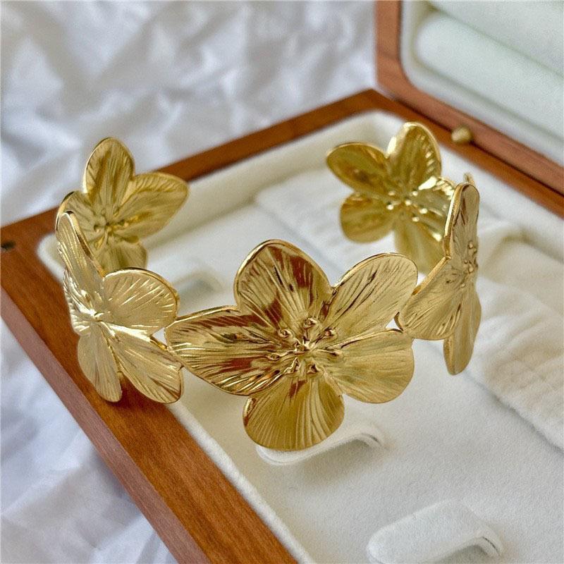 Statement Metal Flower Butterfly Bracelets New Personality Geometric Open Adjustable Bangles Cuff Bracelets Party Hand Jewelry