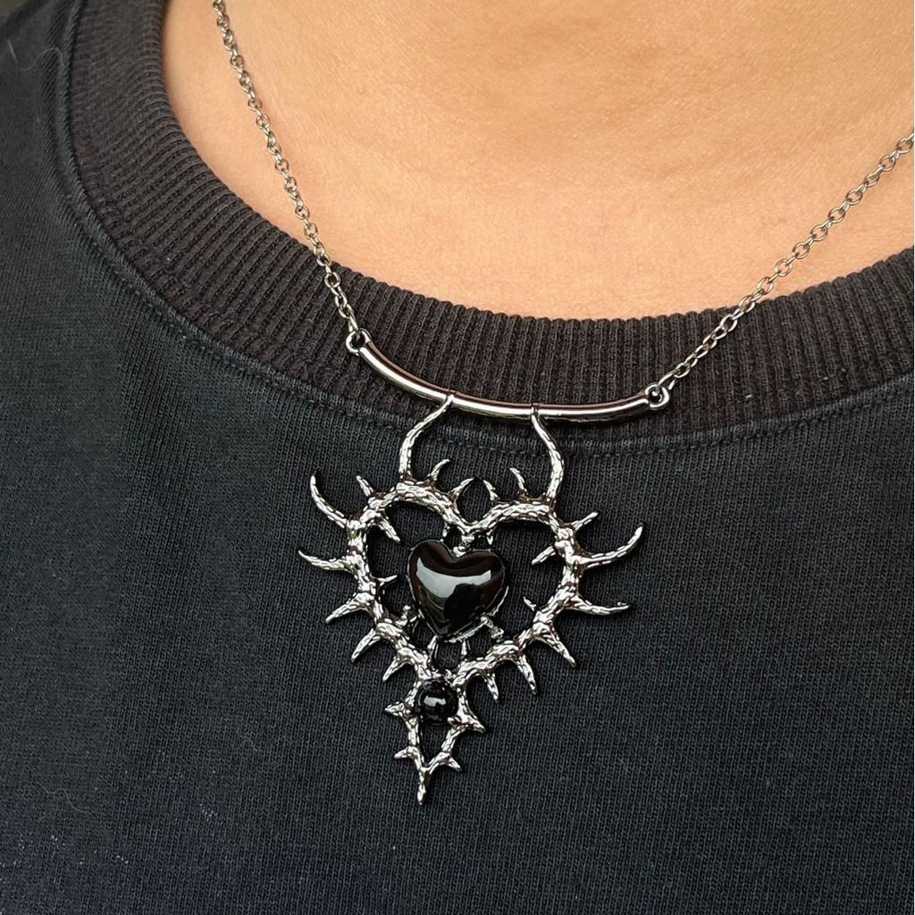Gothic Punk Heart Shape Necklace With Alloy Pendant For Men Women Gothic Fashion Jewelry