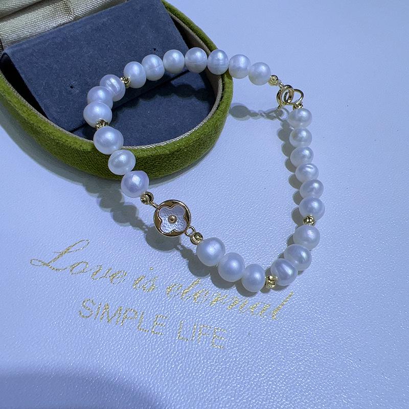 Exquisite French-Style Four-Leaf Clover Pearl Bracelet for Women
