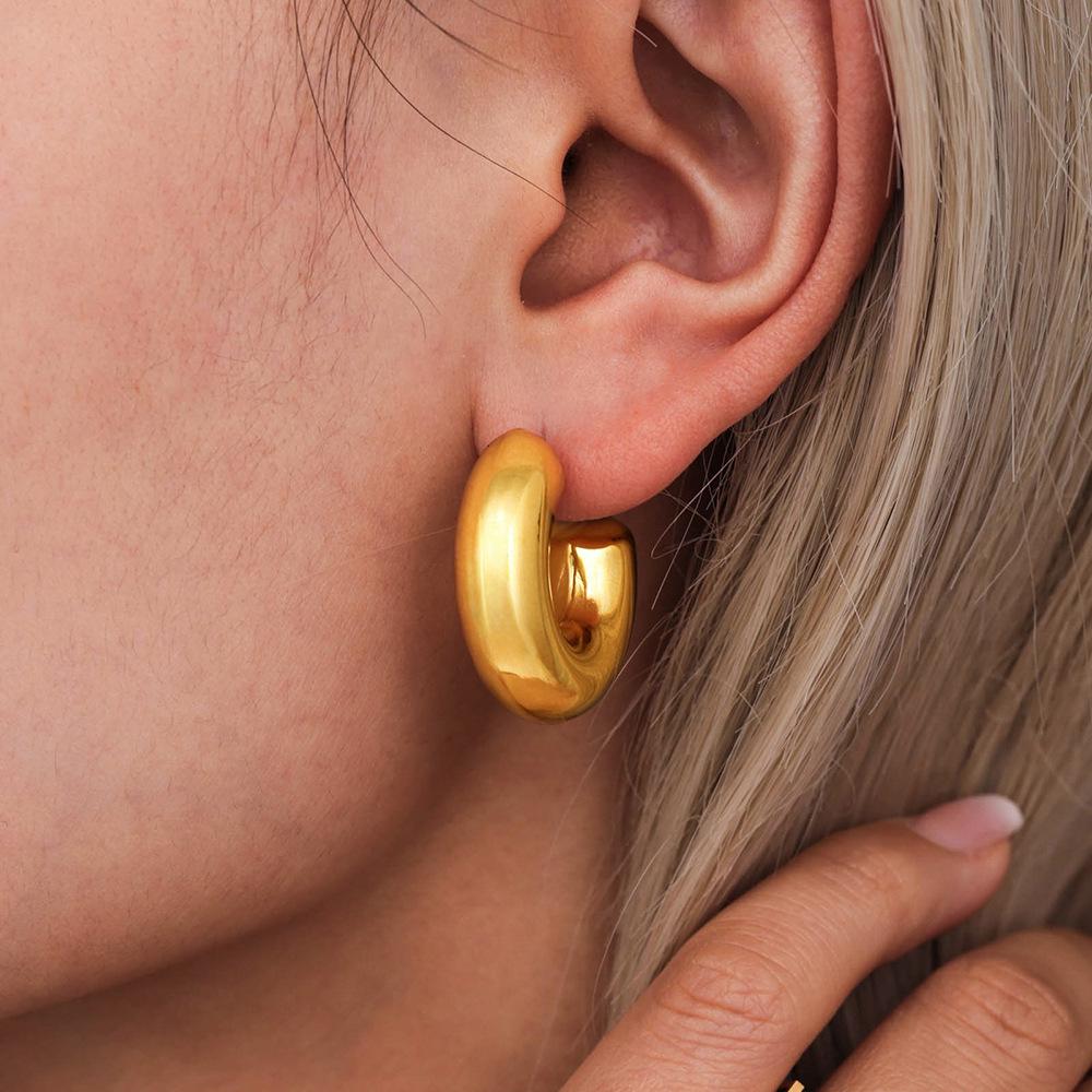 Qiong Yao Cross-border High-end Gold-plated Stainless Steel C-shaped Earrings - European & American Fashion Set with PVD Gold Color Retention.