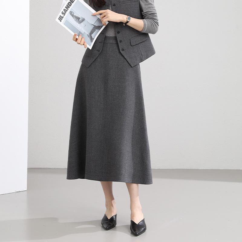 

Yi Fei Elegant Two-Piece Set: Flowy Hem Skirt & High-Waisted Slimming Vest XL