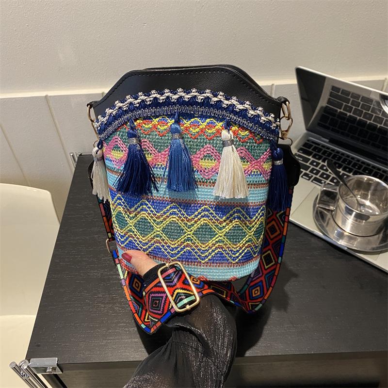 High-End 2025 Women's Ethnic Woven Tassel Crossbody Bucket Bag