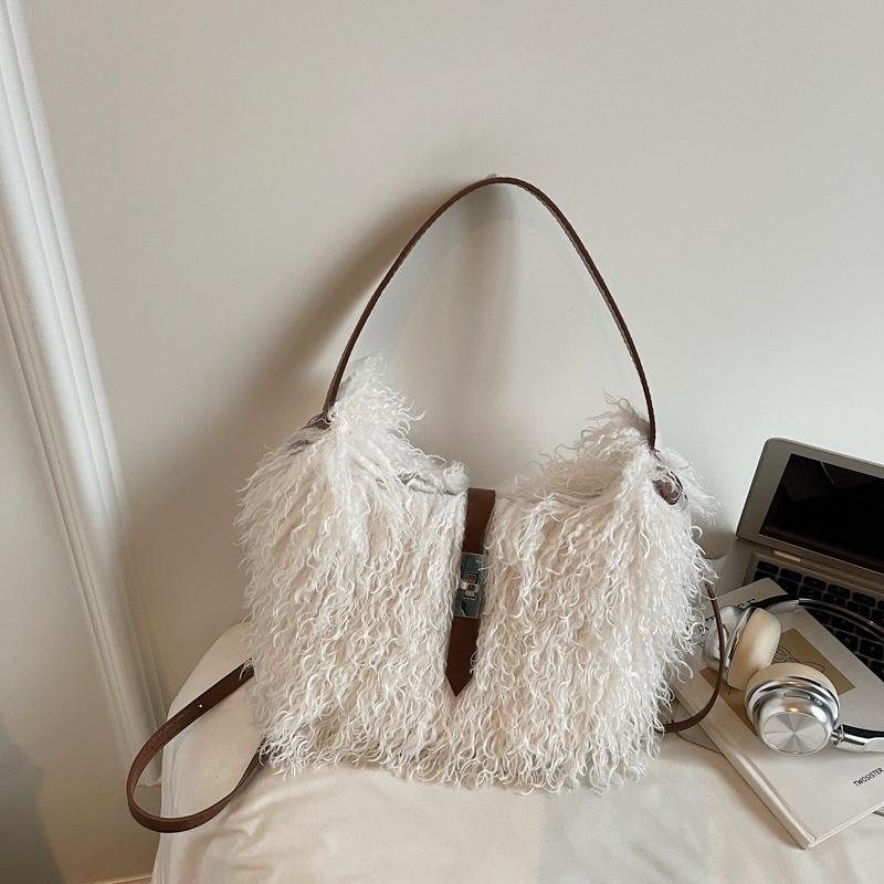Casual Foreign Plush Portable Bucket Bag Women's 2025 Autumn and Winter New High-value Light Luxury Niche Shoulder Messenger Bag