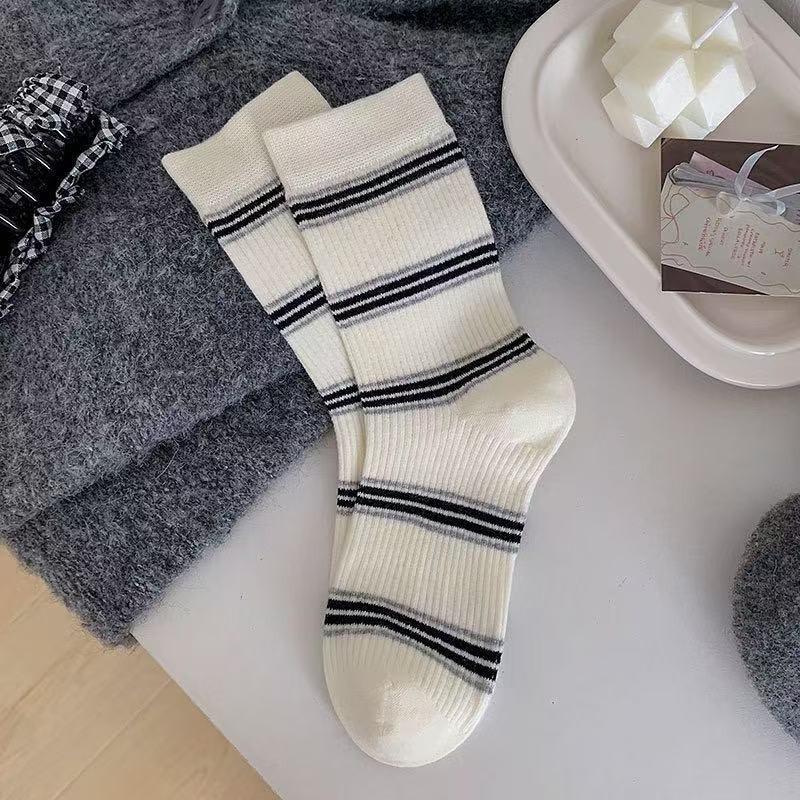 Women's Striped Simple Autumn and Winter Sporty Cotton Socks, Black and White Long Socks, Trendy, Slightly Pressed, Versatile School Mid-calf Socks