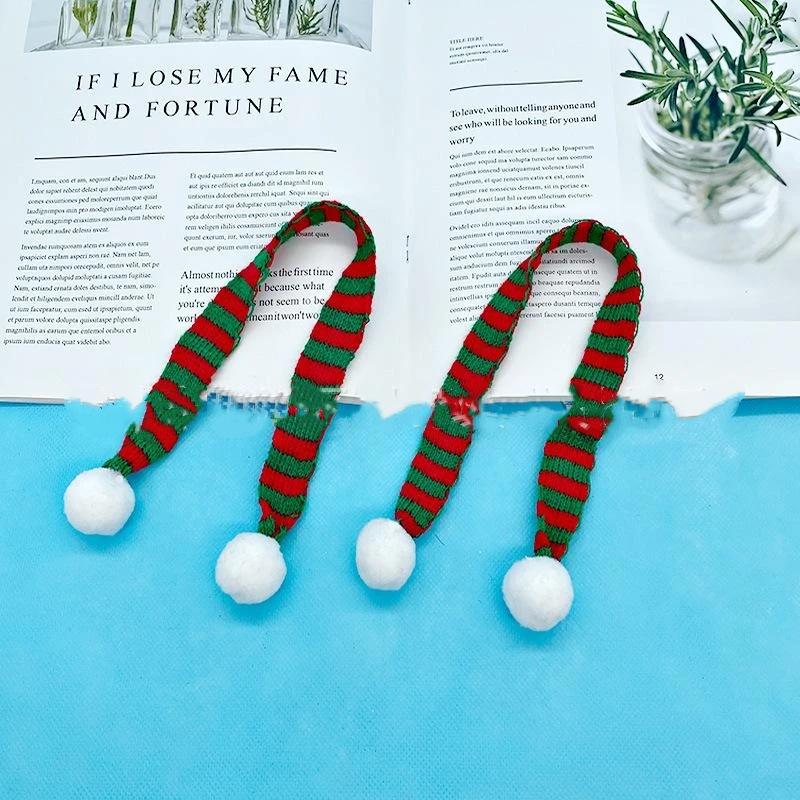 Mini pletené vánoční čepice Santy s měkkými bambulkami v různých barvách pro DIY panenky, vánoční večírky a dekorace