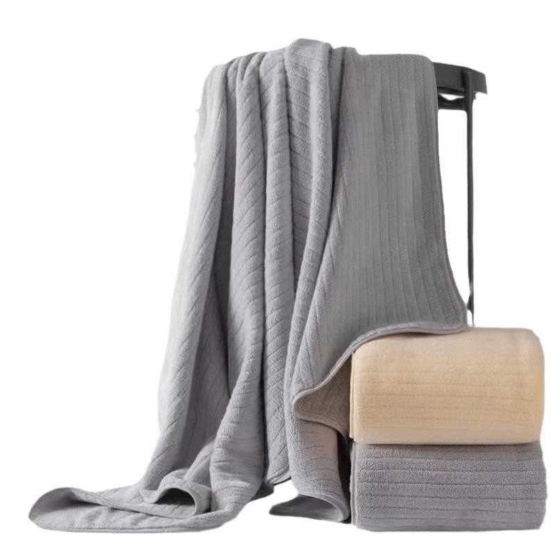 Luxury Extra-Large Women's Bath Towel - Ultra-Thick, Soft, and Absorbent for Adults