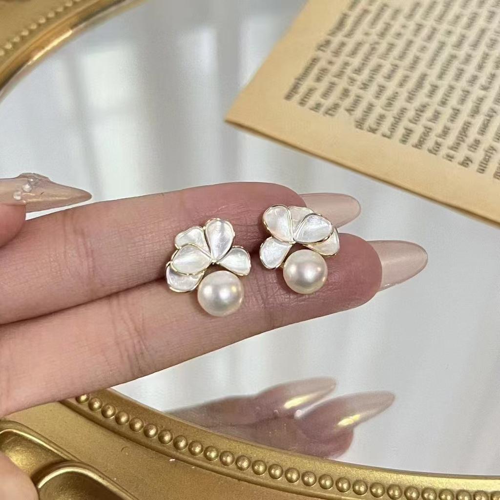 Elegant Imitation Pearl Stud Earring For Women Unique Flower Design Ear Stud Temperament White Earrings Daily Jewelry Girls Gift